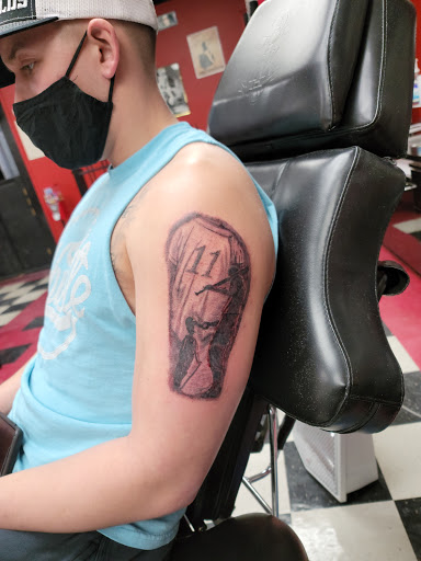 Tattoo Shop «Artistry In Motion», reviews and photos, 230 E Walnut St, North Vernon, IN 47265, USA