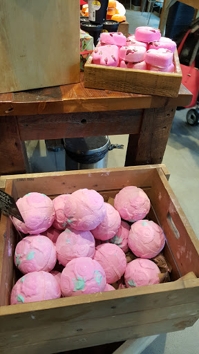 Cosmetics Store «LUSH Fresh Handmade Cosmetics», reviews and photos, 51 Oakbrook Center, Oak Brook, IL 60523, USA