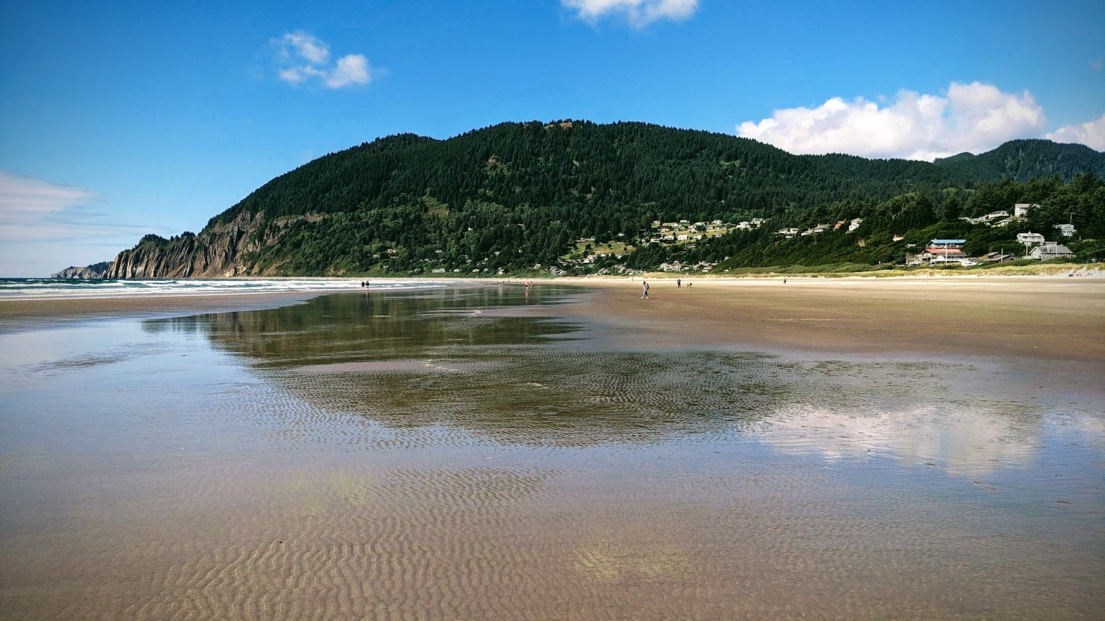 Foto von Manzanita Beach mit beiger sand Oberfläche