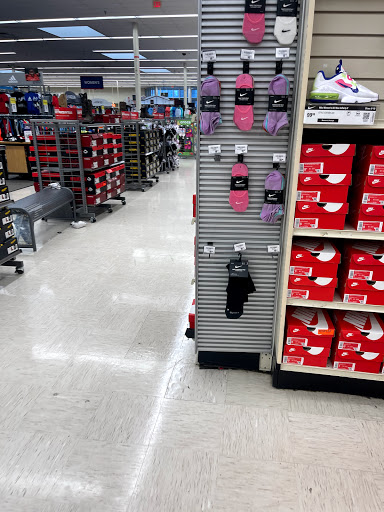 Sporting Goods Store «Academy Sports + Outdoors», reviews and photos, 7513 N Interstate Hwy 35, Austin, TX 78752, USA