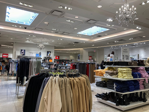 Shopping Mall «Westfield Fashion Square», reviews and photos, 14006 Riverside Dr, Sherman Oaks, CA 91423, USA