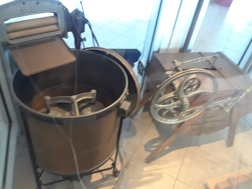 Laundromat «Super Suds Laundromat & Wash and Fold», reviews and photos, 250 Alamitos Ave, Long Beach, CA 90802, USA