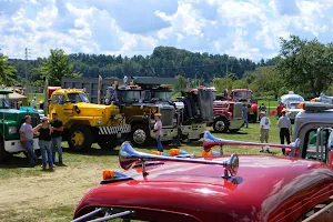 Watt's Truck Center image