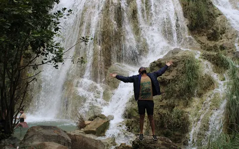 Kona Waterfalls image