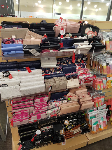 Shoe Store «DSW Designer Shoe Warehouse», reviews and photos, 12090 SW 88th St, Miami, FL 33186, USA