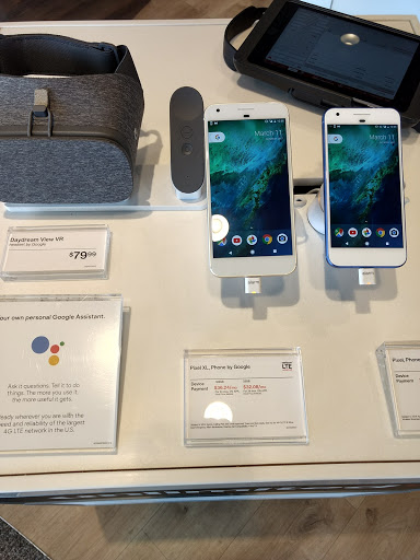 Cell Phone Store «Verizon», reviews and photos, 86 Thornton Drive, Dickson, TN 37055, USA