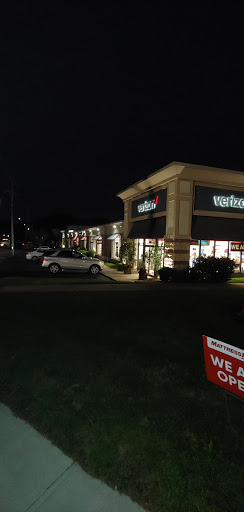 Cell Phone Store «Verizon Authorized Retailer – Cellular Sales», reviews and photos, 230 Needham St, Newton Upper Falls, MA 02464, USA