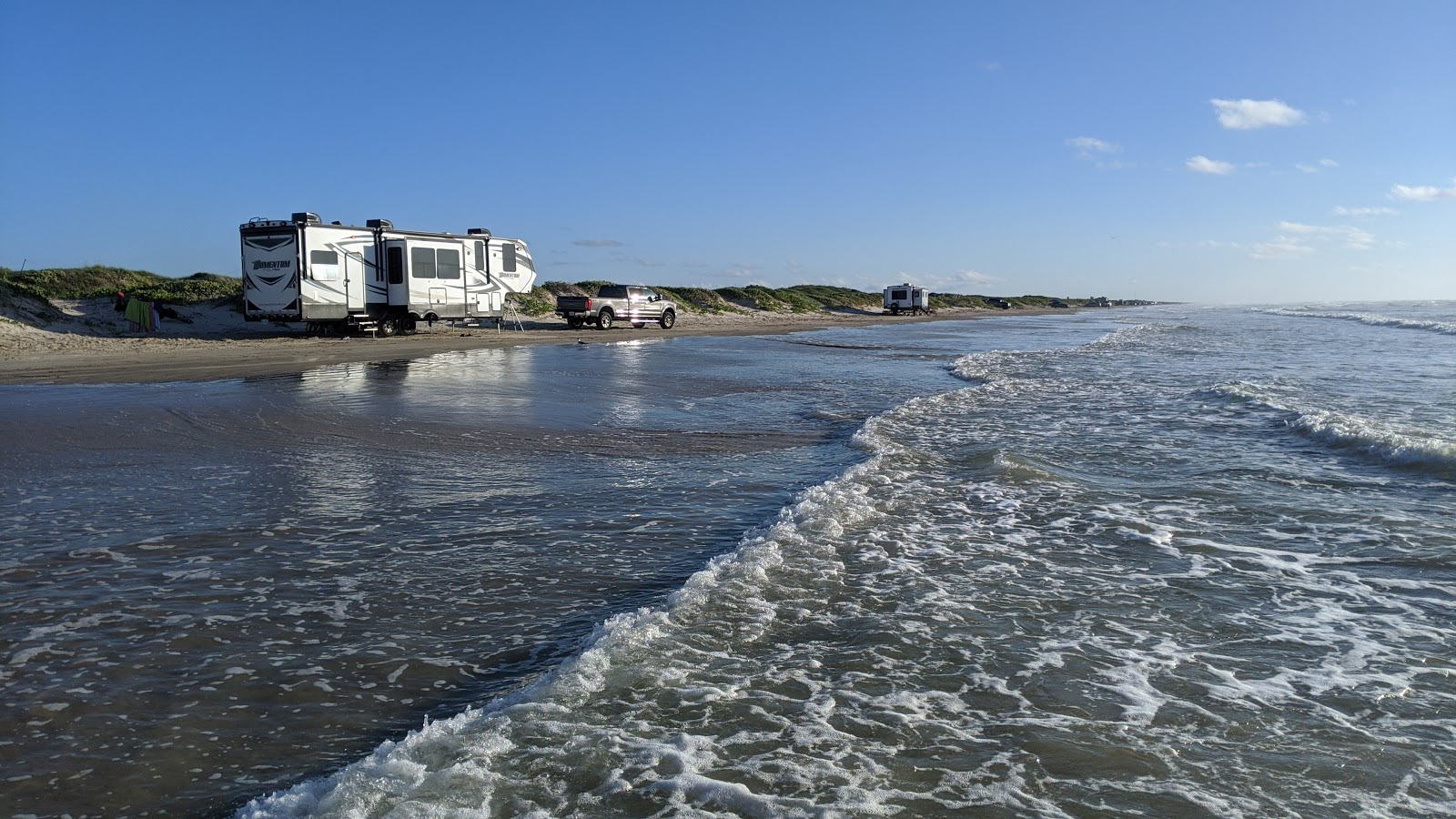Fotografie cu North beach Camping - locul popular printre cunoscătorii de relaxare