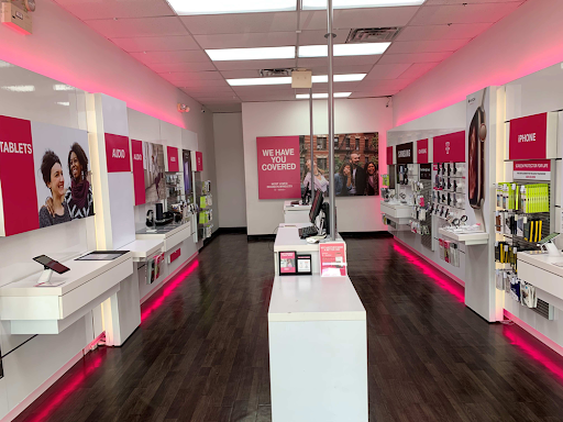 Cell Phone Store «T-Mobile», reviews and photos, 12179 S Apopka Vineland Rd #14B, Orlando, FL 32836, USA