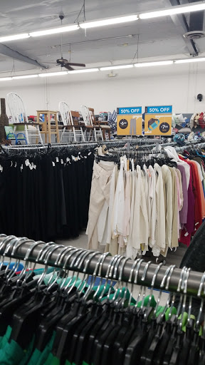 Thrift Store «Goodwill Store & Donation Center», reviews and photos, 620 W 19th St, Costa Mesa, CA 92627, USA