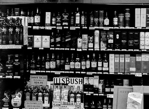Liquor Store «Hawthorne Liquor Store», reviews and photos, 4638 SE Hawthorne Blvd, Portland, OR 97215, USA
