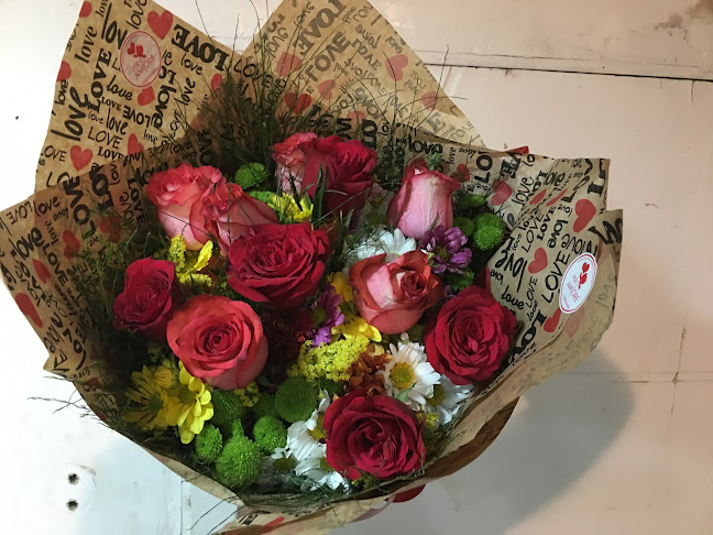 Comentários e avaliações sobre Per Amore Flores barra floricultura cesta de cafe da manha