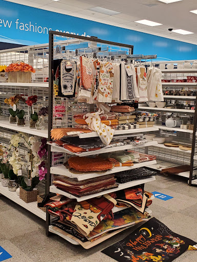 Clothing Store «Ross Dress for Less», reviews and photos, 1030 N Rengstorff Ave, Mountain View, CA 94043, USA