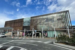 Isawaonsen Station image