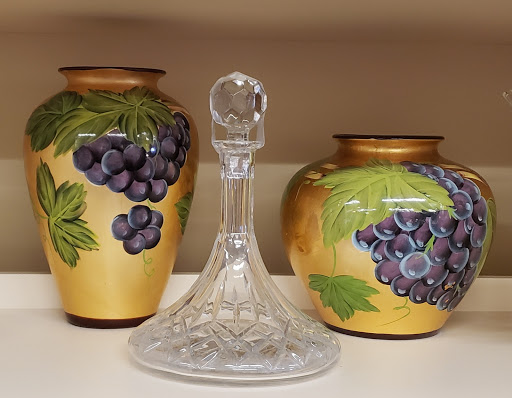 Thrift Store «Hand to Hand Thrift Store», reviews and photos, 785 Terryville Ave, Bristol, CT 06010, USA