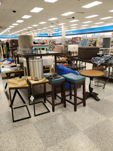 Clothing Store «Ross Dress for Less», reviews and photos, 1316 Butterfield Rd, Downers Grove, IL 60515, USA