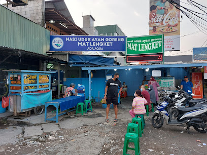 Nasi Uduk dan Ayam Goreng Mat Lengket