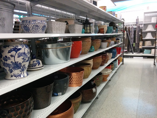 Clothing Store «Ross Dress for Less», reviews and photos, 13750 Riverside Dr, Sherman Oaks, CA 91423, USA