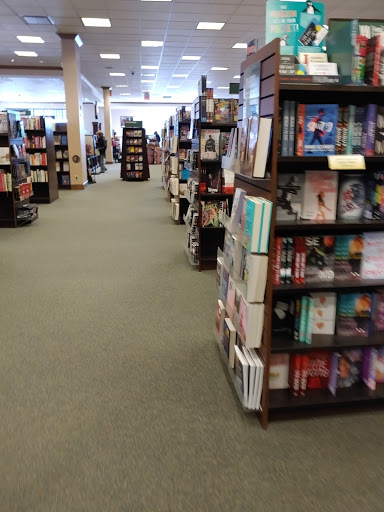 Book Store «Barnes & Noble», reviews and photos, 4935 S 76th St, Greenfield, WI 53220, USA
