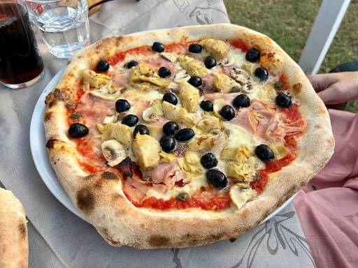 Food lab pizzeria griglieria hamburgheria piccola ristorazione . in San Teodoro, Provincia di Sassari