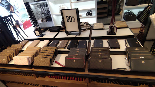 Shopping Mall «Twin Cities Premium Outlets», reviews and photos, 3965 Eagan Outlets Pkwy, Eagan, MN 55122, USA