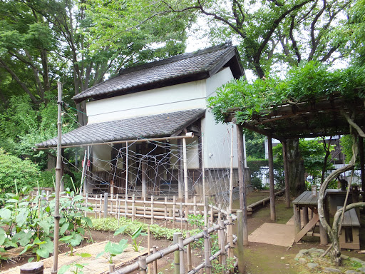 Okamoto Park’s Old Farm House Garden