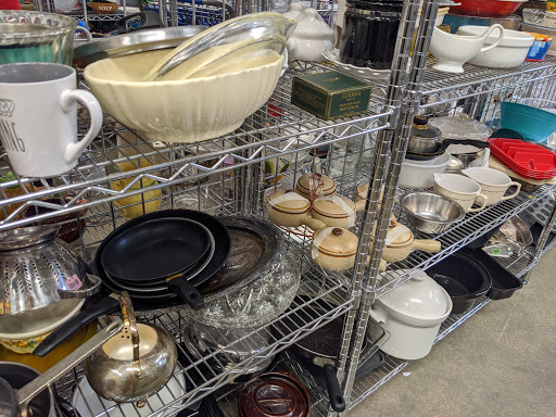 Thrift Store «Goodwill Store & Donation Center in Evanston», reviews and photos, 1916B Dempster St, Evanston, IL 60202, USA