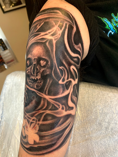 Tattoo Shop «Hourglass Ink Tattoo Studio», reviews and photos, 324 W Boylston St, Worcester, MA 01606, USA