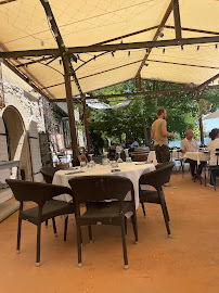Atmosphère du La Guinguette du Vieux Moulin - Restaurant Villeneuve-lès-Avignon à Villeneuve-lès-Avignon - n°5