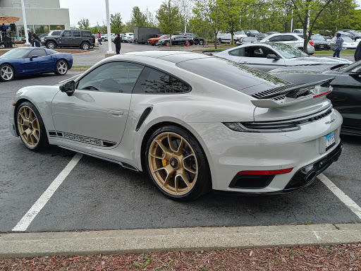 Volkswagen Dealer «Gurnee Volkswagen», reviews and photos, 6301 W Grand Ave, Gurnee, IL 60031, USA