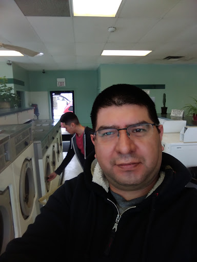 Dry Cleaner «The Laundromat», reviews and photos, 118 Richmond St, Painesville, OH 44077, USA