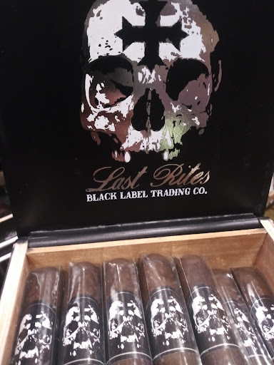 Tobacco Shop «Tobacco Town», reviews and photos, 17108 Fort St, Riverview, MI 48193, USA