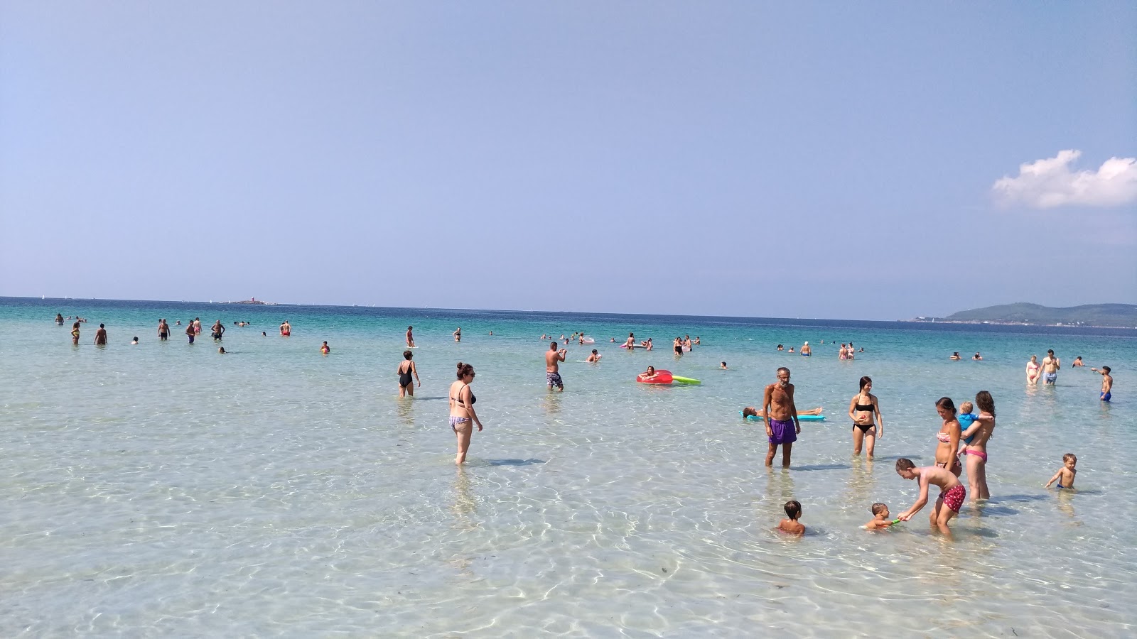 Photo of Maria Pia Beach with partly clean level of cleanliness