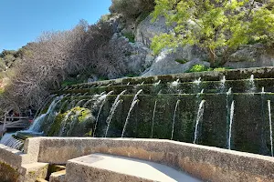 Fuente De Los 100 Caños image