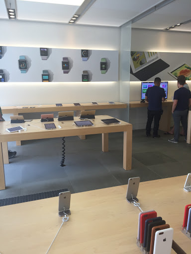 Computer Store «Apple Shadyside», reviews and photos, 5508 Walnut St, Pittsburgh, PA 15232, USA