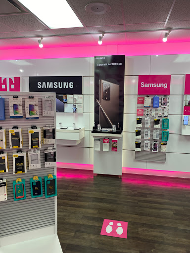 Cell Phone Store «T-Mobile», reviews and photos, 16600 W 159th St #103, Lockport, IL 60441, USA