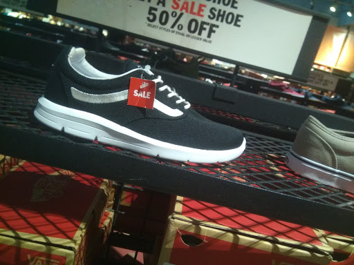 Shoe Store «Vans», reviews and photos, 13000 Folsom Blvd #403, Folsom, CA 95630, USA