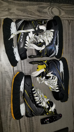 Sporting Goods Store «Amity Harbor Sports», reviews and photos, 149 Merrick Rd, Amityville, NY 11701, USA