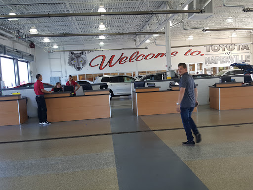 Toyota Dealer «Toyota of Naperville», reviews and photos, 1488 Ogden Ave, Naperville, IL 60540, USA