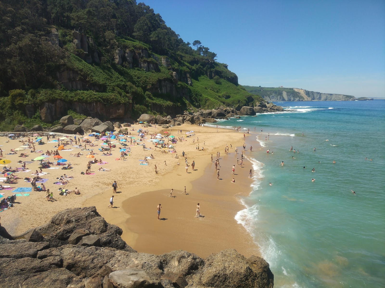Foto di Spiaggia La Ñora con baia spaziosa