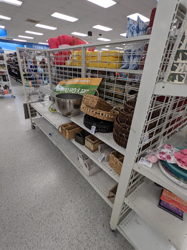 Clothing Store «Ross Dress for Less», reviews and photos, 352 S College Rd, Wilmington, NC 28403, USA