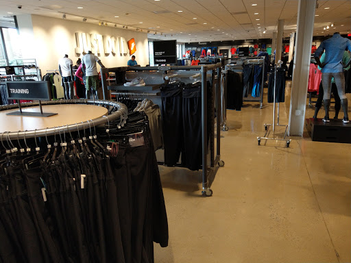 Clothing Store «Nike Factory Store», reviews and photos, 603 Stanley K Tanger Dr, Lancaster, PA 17602, USA