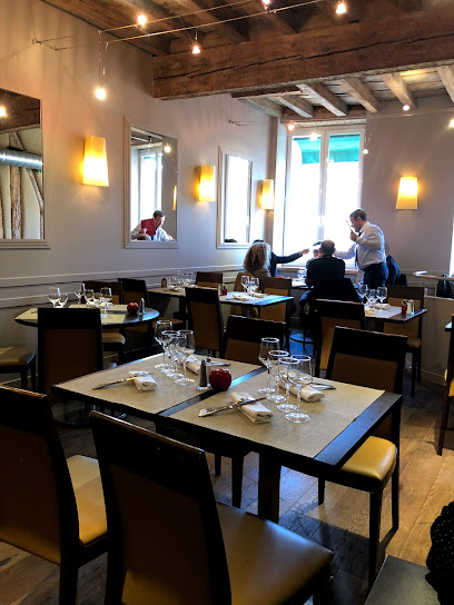 Restaurant Emile - 13 Pl. Saint-Georges, 31000 Toulouse, France