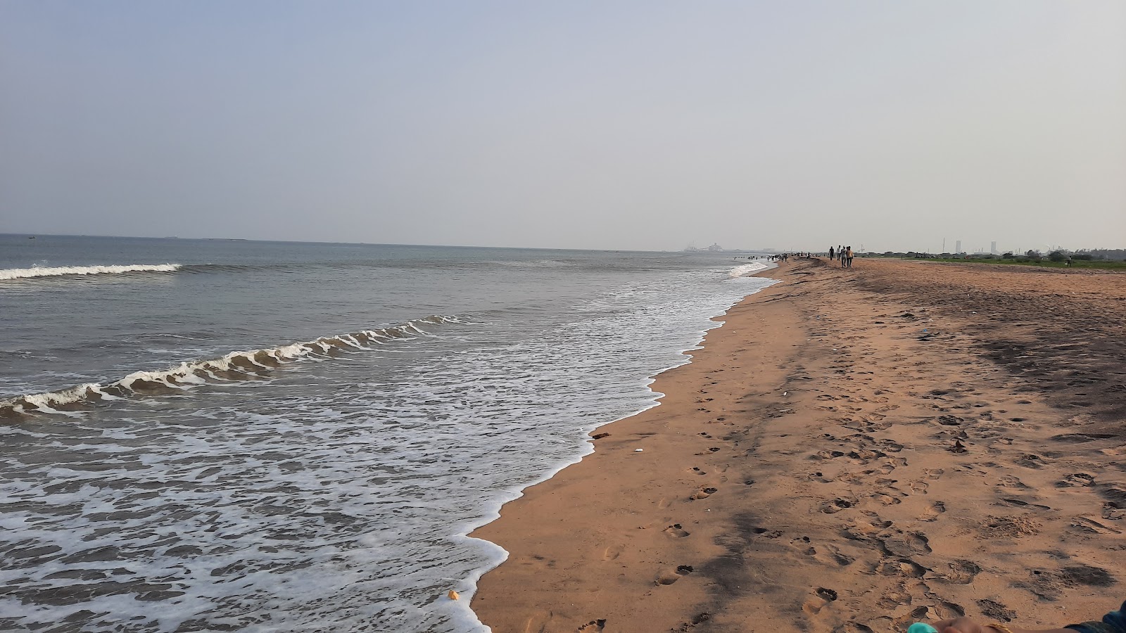 Φωτογραφία του Kakinada Beach με επίπεδο καθαριότητας εν μέρει καθαρό