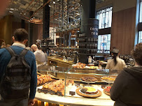 Atmosphère du Restaurant servant le petit-déjeuner Starbucks à Lyon - n°7