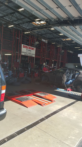 Tire Shop «Discount Tire Store - Nashville, TN», reviews and photos, 5832 Nolensville Pike, Nashville, TN 37211, USA
