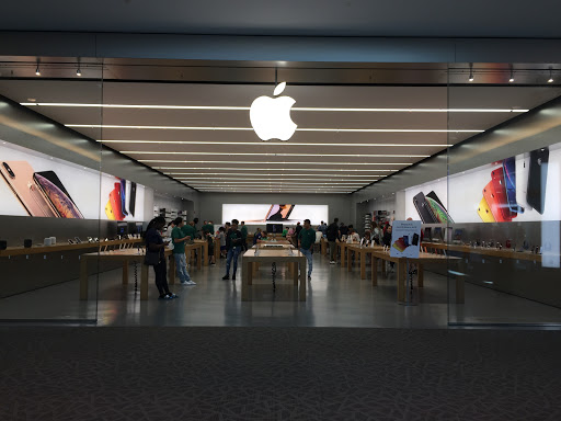 Computer Store «Apple Trumbull», reviews and photos, 5065 Main St, Trumbull, CT 06611, USA