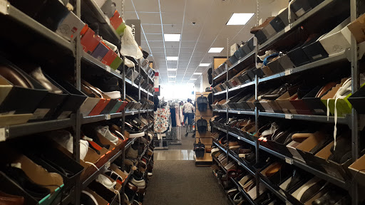 Department Store «Nordstrom Rack Rivers Edge Shopping Center», reviews and photos, 4036 E 82nd St, Indianapolis, IN 46250, USA