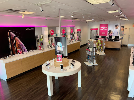 Cell Phone Store «T-Mobile», reviews and photos, 1271 Washington St, Hanover, MA 02339, USA