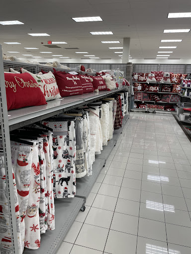 Clothing Store «Burlington Coat Factory», reviews and photos, 155 US-130, Cinnaminson, NJ 08077, USA